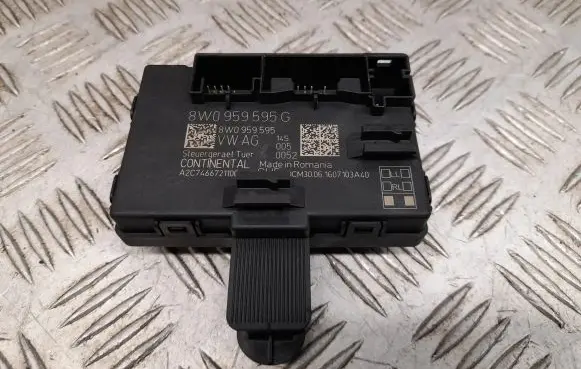 Audi A4 S4 B9 Door control unit/module 8W0959595G