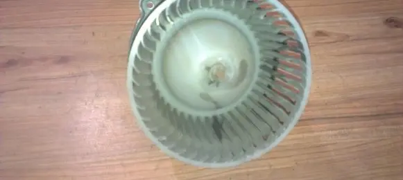 KIA Carnival Heater fan/blower nenustayta