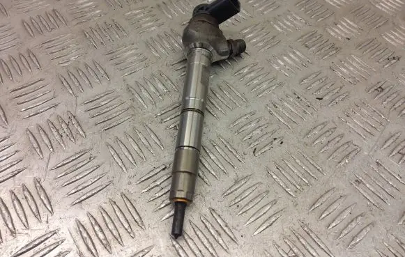 Audi Q3 8U Fuel injector 04l130277a