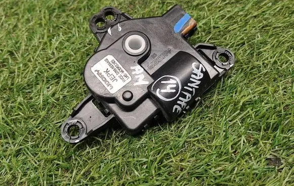 Hyundai Santa Fe Air flap motor/actuator D266NE9AA02