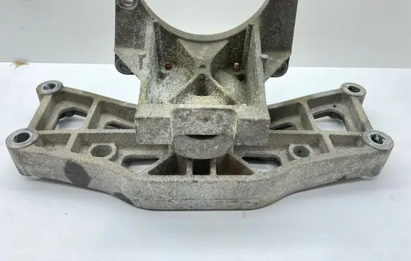 Dodge Charger Gearbox mounting bracket 05147200AD 05147200