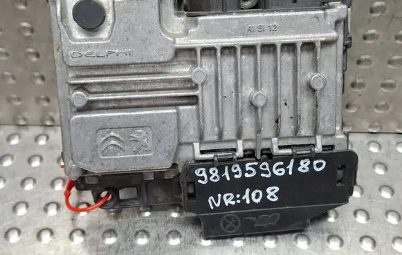 Citroen C4 II Picasso Engine control unit/module S26282108 9819598180