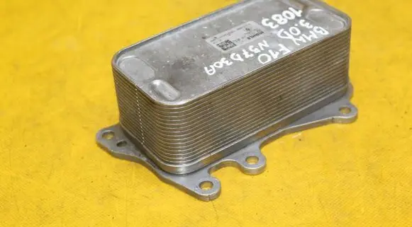BMW 3 E90 E91 Engine oil radiator 70510184