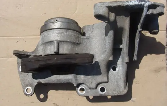Nissan Qashqai Engine mount bracket 11220JD700