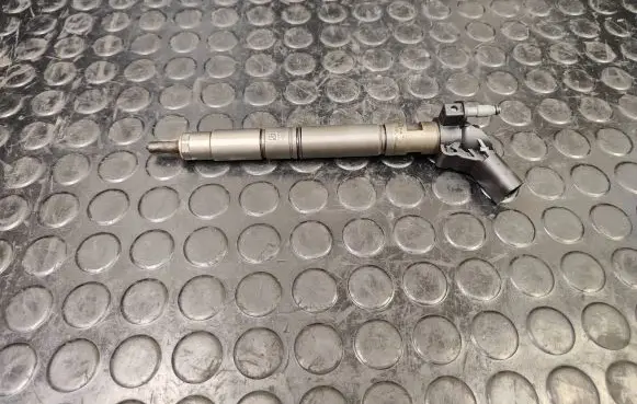 Audi A8 S8 D4 4H Fuel injector 0445117021