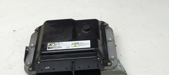 Mitsubishi Outlander Engine control unit/module 1860C581