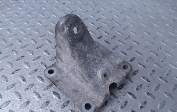 Jaguar XJ X351 Engine mounting bracket 8W836037AA