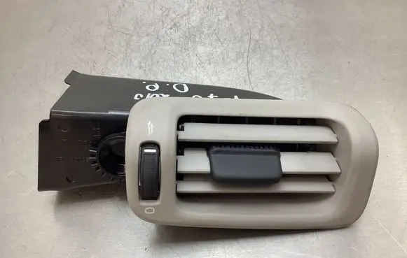 Volvo V70 Dash center air vent grill 06E5365