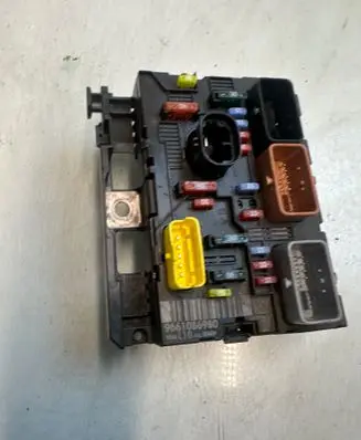 Peugeot 207 Fuse module 9661086980
