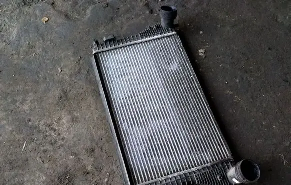Volkswagen Golf V Intercooler radiator