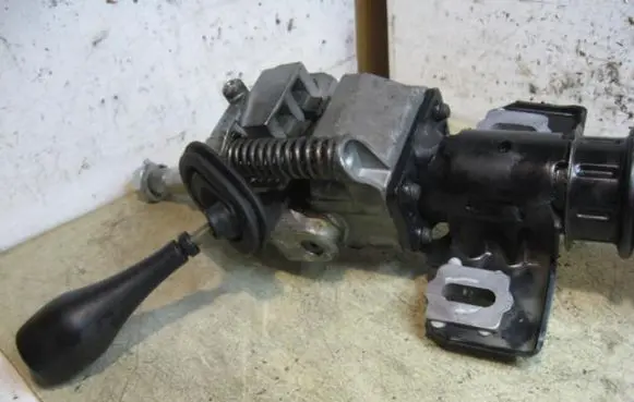 Steering wheel axle set
