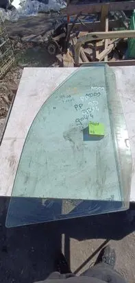 Volkswagen Golf IV Front door window glass four-door 1212123