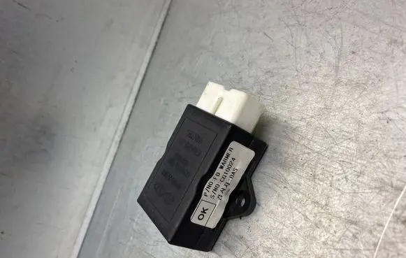 Hyundai i30 Seat belt warning relay 881962L000