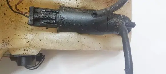 Mitsubishi Carisma Windscreen/windshield washer pump