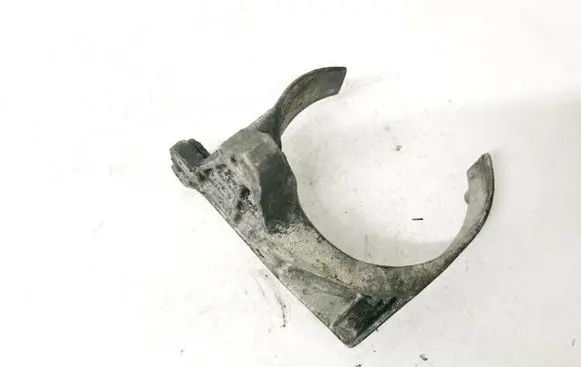 Engine mounting bracket