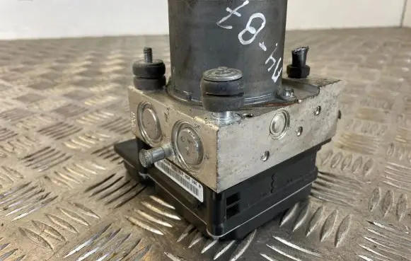 Audi A4 S4 B7 8E 8H ABS Pump 8E0910517H 8E0614517BF