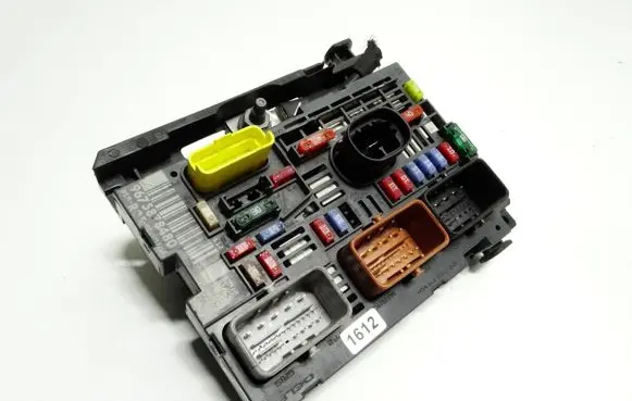 Peugeot 308 BSM Control unit 9675878480