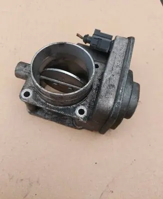 Volkswagen Golf IV Throttle valve 038128063C