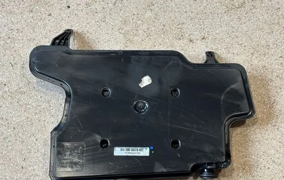 BMW 1 F40 Intake resonator 8580237