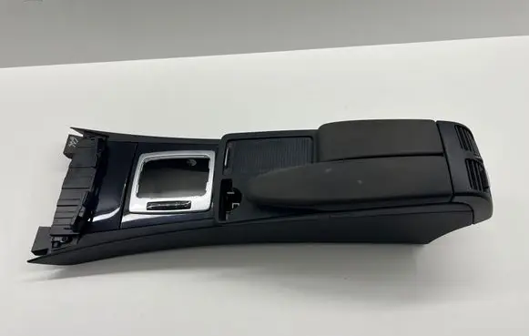 Mercedes-Benz C W204 Center console A2046800150