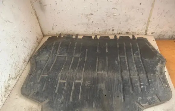 Engine splash shield/under tray