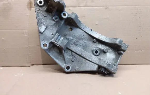 Citroen C4 Grand Picasso Generator/alternator bracket 9682367380