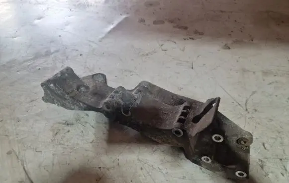 Seat Alhambra (Mk1) Engine mounting bracket 045903143C