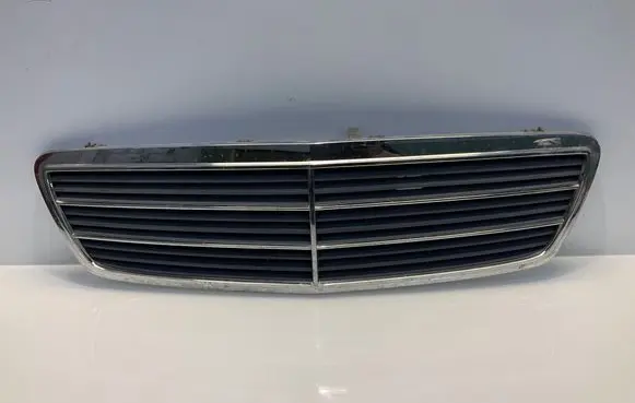 Mercedes-Benz C W203 Front grill A2038800483 2038800483