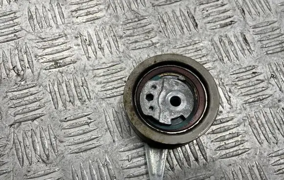 Skoda Kodiaq Generator/alternator belt tensioner 04L109243C