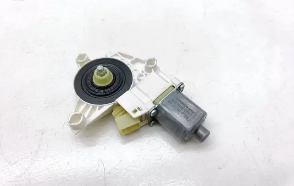Mercedes-Benz C W204 Front door window regulator motor A2048200142 0130822441