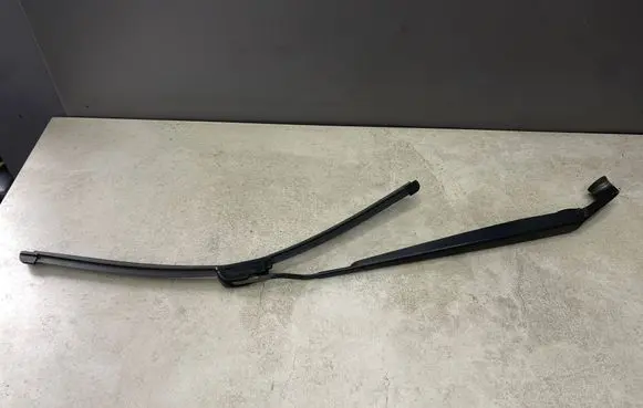 Toyota Prius (XW20) Front wiper blade arm