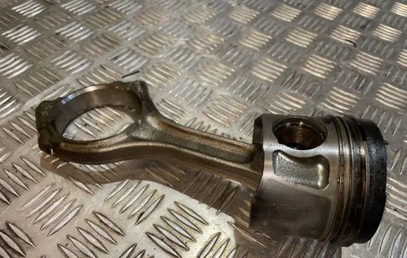 Maserati Ghibli Piston with connecting rod 2017H