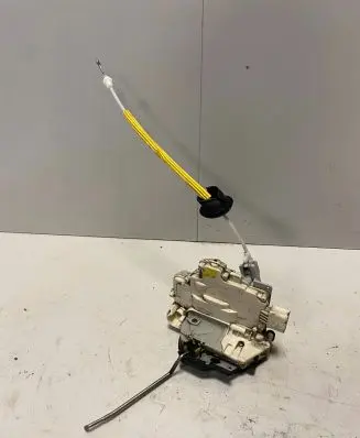 Audi A3 S3 8P Front door lock 4F2837016