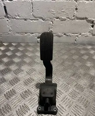Mercedes-Benz Vito Viano W639 Accelerator throttle pedal 0280755025