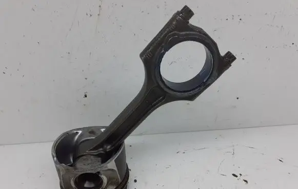 Volvo XC60 Piston with connecting rod