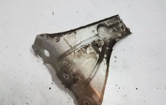 Volkswagen PASSAT CC Fender mounting bracket 