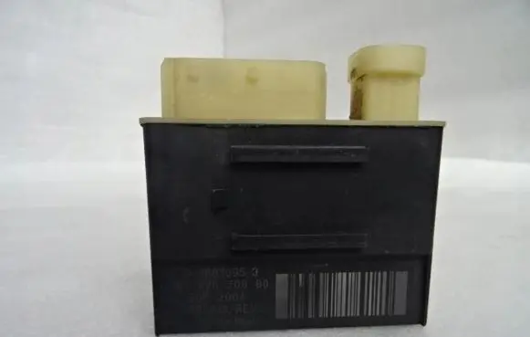 Peugeot 308 Fuel pump relay 9662570880