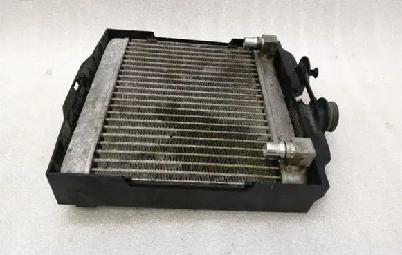 BMW 7 F01 F02 F03 F04 Engine oil radiator 7572542