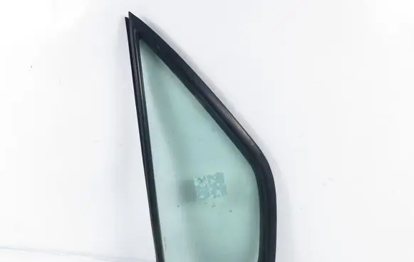 Iveco Daily 35.8 - 9 Front triangle window/glass 