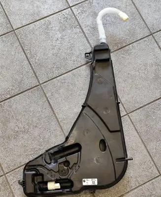 BMW X6 G06 Windshield washer fluid reservoir/tank 7499829 61667499829