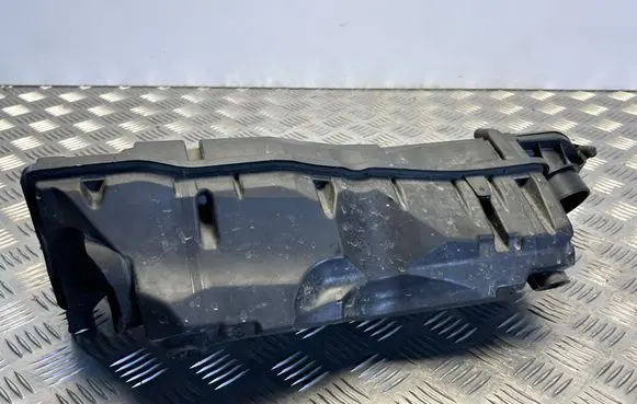 Peugeot 3008 I Air filter box