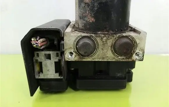 Peugeot 207 ABS Pump 9ZU7E03N14