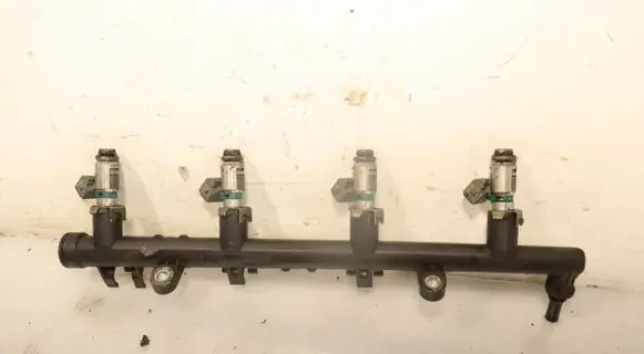 Renault Megane II Fuel main line pipe