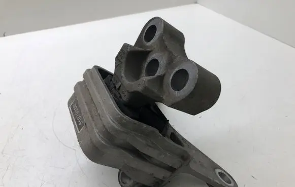 Alfa Romeo Giulietta Gearbox mount 51879600
