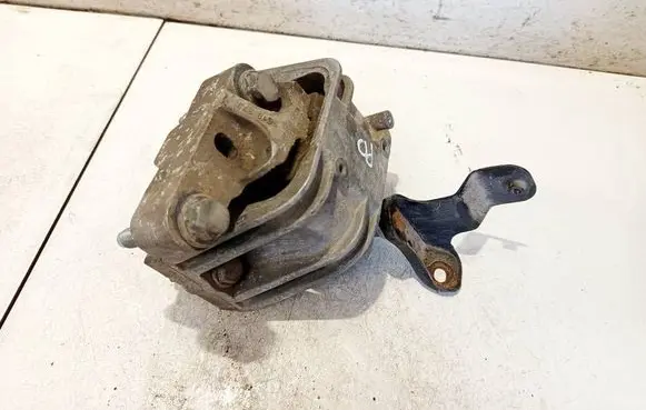 Engine mount bracket