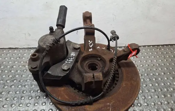 Renault Twingo II Front wheel hub spindle knuckle S25056392 8200663593