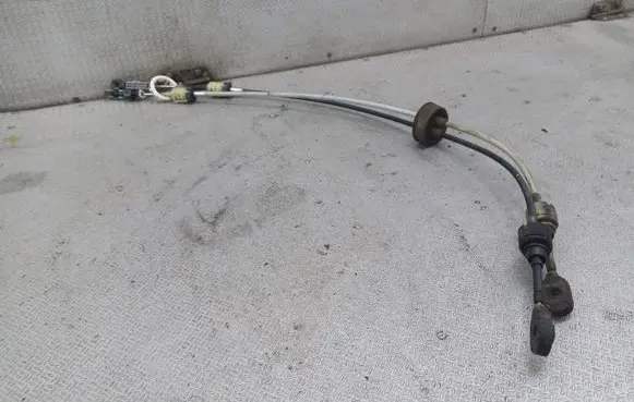 Opel Astra H Gear shift cable linkage 13110708