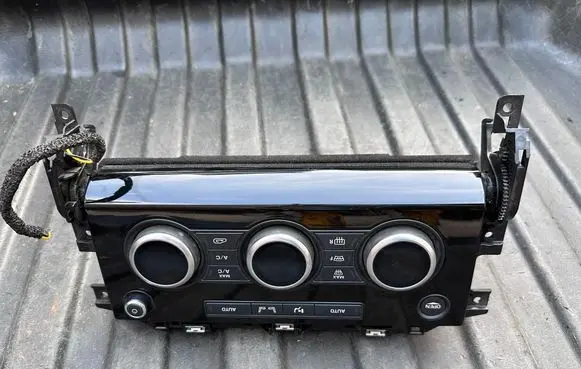 Land Rover Discovery 5 Climate control unit HY3204268A HY3213B610AA HY3214B560AB