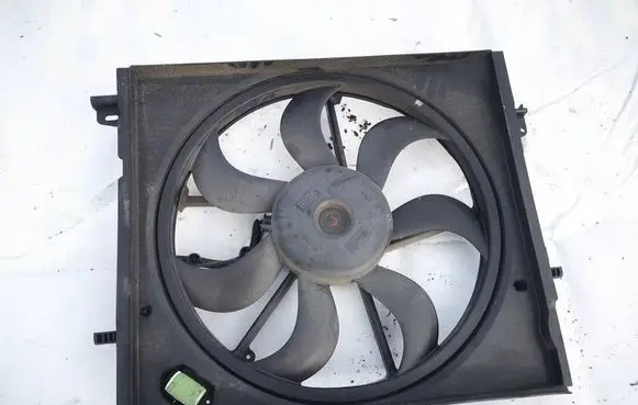 Nissan X-Trail T32 Radiator cooling fan shroud T76366A A14101680HA