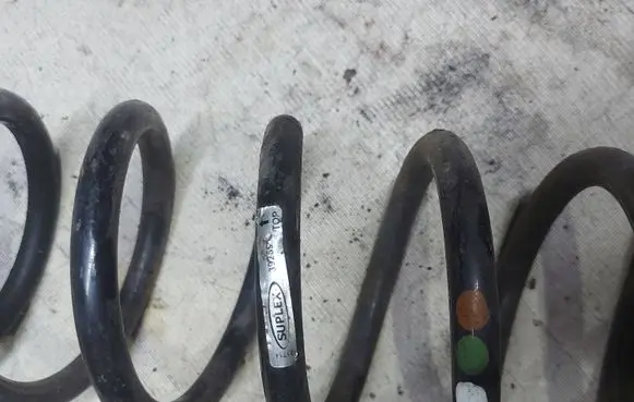 Volkswagen Touran I Rear coil spring